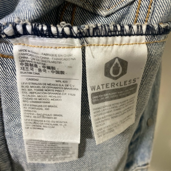 Levi’s Classic Eco-Friendly Waterless Trucker Jean Jacket – Light Wash SZ Medium - Picture 6 of 7
